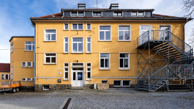 Der Schulverein der Evangelischen Oberschule Hochkirch bekommt  für die Sanierung des Schulhofes knapp 5.000 Euro Förderung aus dem Regionalbudget.
