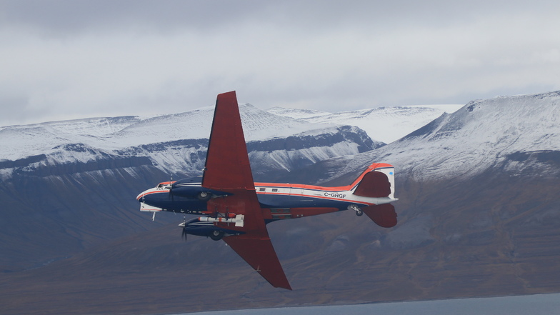 Zwei Polarflugzeuge, stationiert auf Spitzbergen, haben die Atmosphäre in unterschiedlichen Höhen analysiert.
