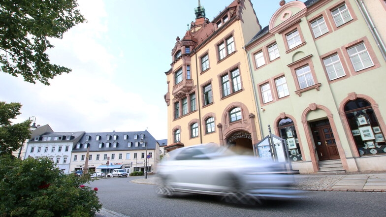Seit einem Jahr wünschen sich Stadtverwaltung und Stadträte in Waldheim eine Geschwindigkeitsbegrenzung auf 30 Kilometer pro Stunde am Niedermarkt. Bei einer Verkehrsschau kamen die Teilnehmer jetzt zum gleichen Ergebnis.