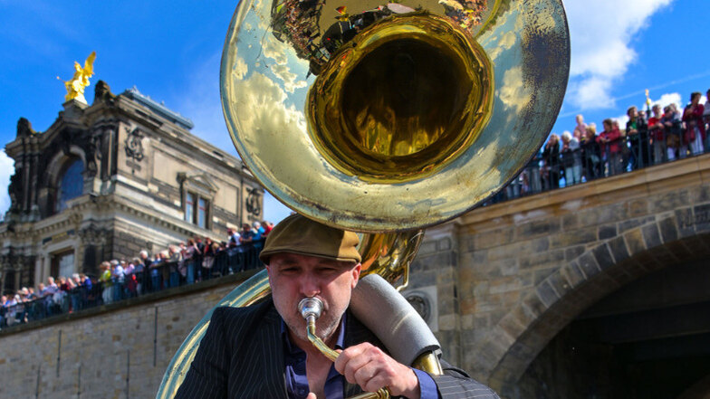 Dresden, die „heimliche Hauptstadt des Dixielands“, lockt ab dem 14. Mai wieder mit überdurchschnittlich vielen „jazzigen“ Angeboten auf Weltniveau, mit Besucherfreundlichkeit und auch vielen eintrittsfreien Veranstaltungen!