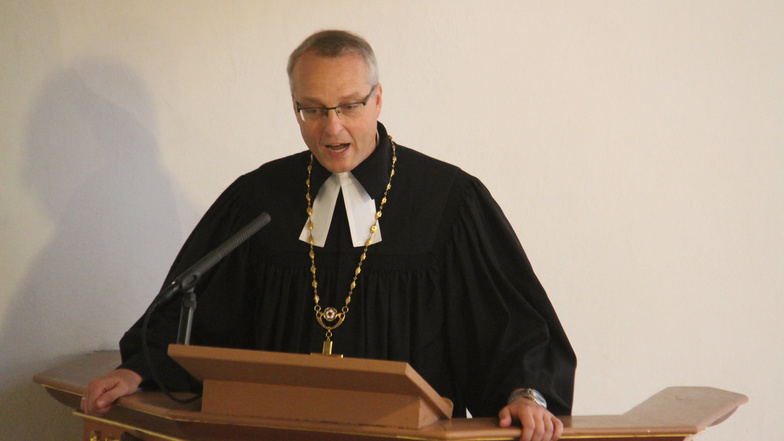 Landesbischof Carsten Rentzing hat der Kirchenleitung seinen Rücktritt angeboten. Das Gremium muss nun entscheiden, wie es mit dem Geistlichen weiter geht.