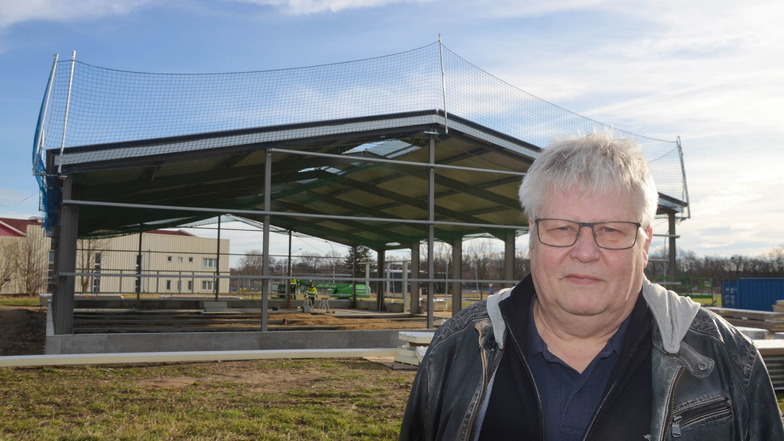 Der Bau der Halle im Gewerbegebiet  Görlitz-Markersdorf Am Hoterberg geht vorwärts. Andreas Kentsch hofft, dass das Unternehmen da bald einziehen kann.