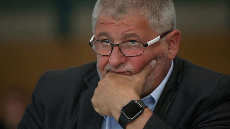 Amtsinhaber Wolfgang Peter Mühle hat den direkten Wiedereinzug ins Neustädter Rathaus knapp verpasst. Im zweiten Wahlgang tritt er deswegen erneut an.
