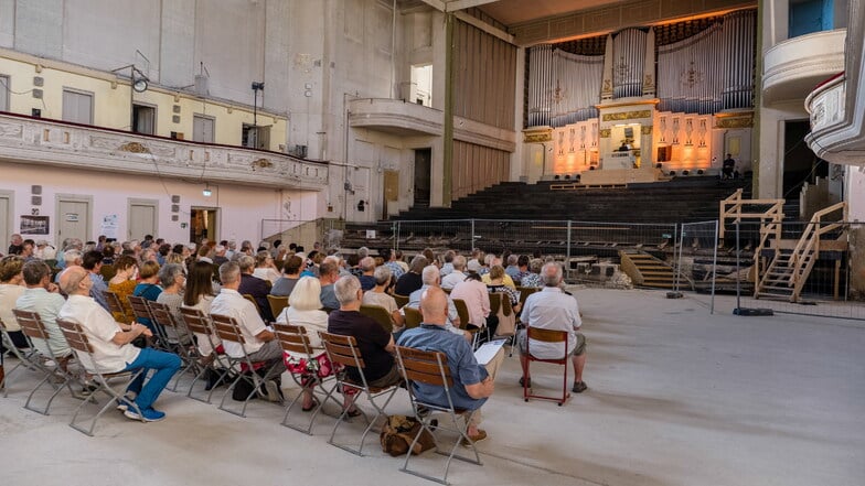 Vorigen September fand sein Benefiz-Orgelkonzert in der Görlitzer Stadthalle statt. Jetzt öffnet das Haus noch einmal seine Türen.