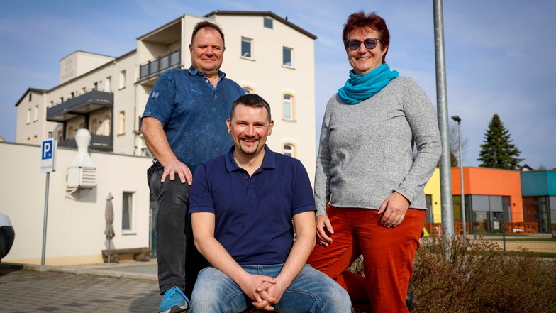 Thomas Schöne, Ringo Gornig und Brit Giesau (v. l. ) haben in Großröhrsdorf ein neues Wahlbündnis gegründet, das mit etlichen Kandidaten im Juni zur Kommunalwahl antreten will.