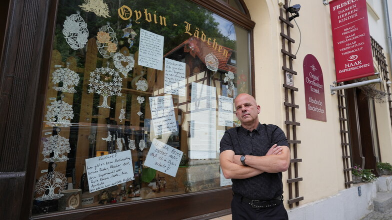 Detlef Pascher und seine Zettel-Schlacht im Schaufenster: Die Medien stürzen sich inzwischen bundesweit auf den Fall.