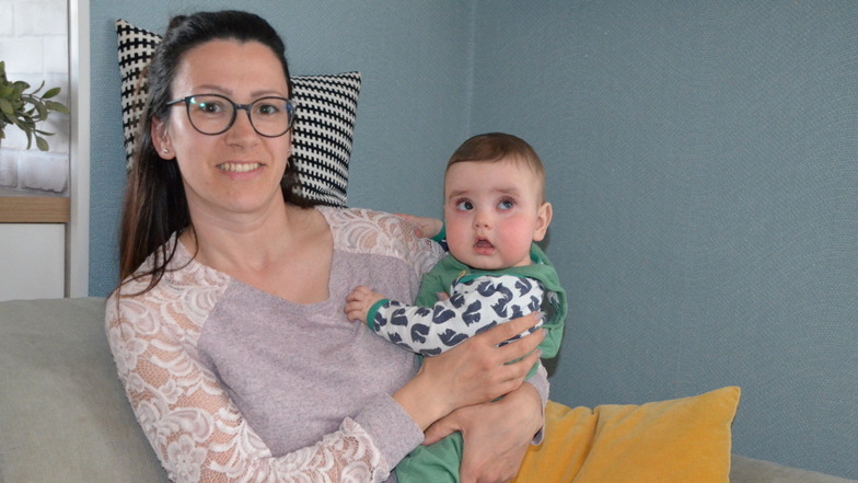 Endlich wieder zu Hause. Der kleine Enno war mit seiner Mutter Stefanie Schmidt schon oft im Krankenhaus. Noch wissen die Ärzte nicht, was die Ursachen für die verschiedenen Erkrankungen des Babys sind.
