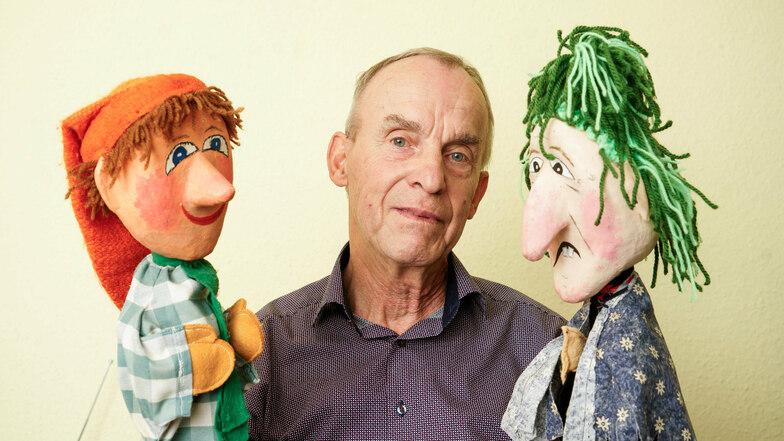 Raimund Backwinkel ist mit Kasper (links) und Hexe beim Bautzener Puppenspielfest am Wochenende zu erleben.