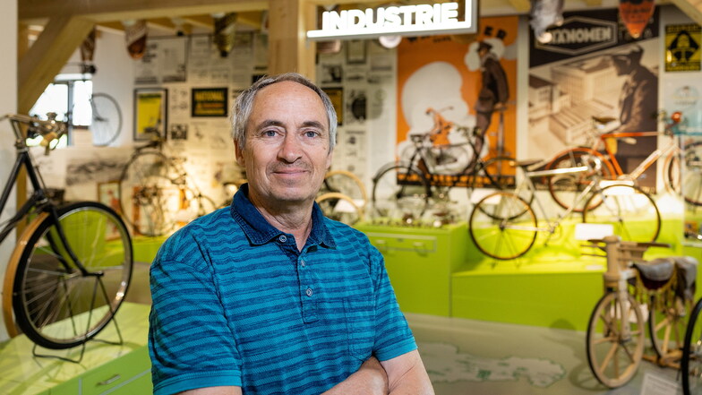 Steffen Stillers Leidenschaft ist das Fahrrad. Er leitet das Velocium, fast alle der hier ausgestellten Fahrräder hat er gesammelt.