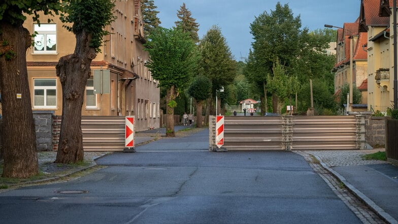 Ostritz hat die Hochwasserschutzwände vorsorglich aufgebaut - musste sie aber nicht schließen.