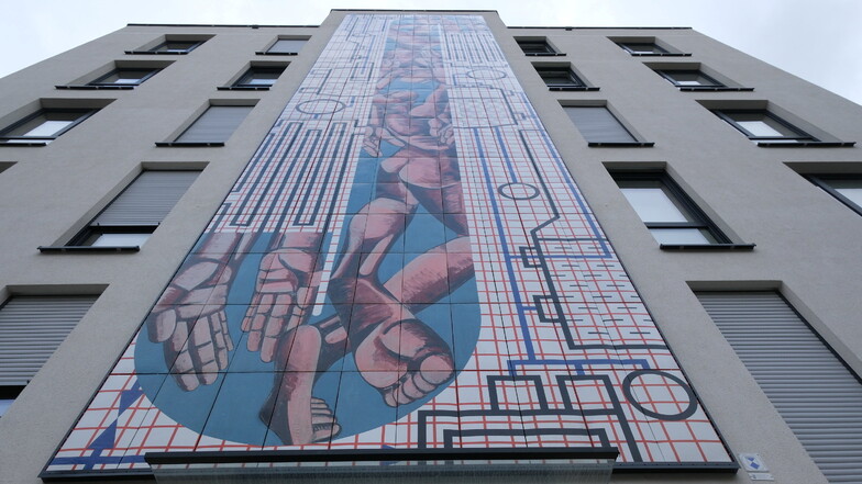 Wandbild aus DDR-Zeiten bekommt zweites Leben an Neubau in Leipzig