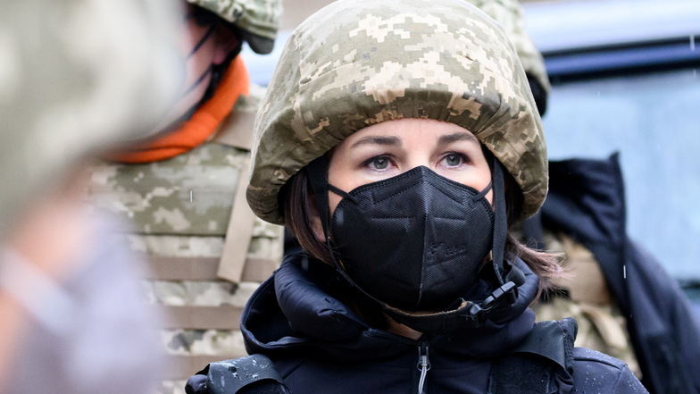 Grüne Außenministerin im Krieg: Annalena Baerbock zu Besuch im Osten der Ukraine.