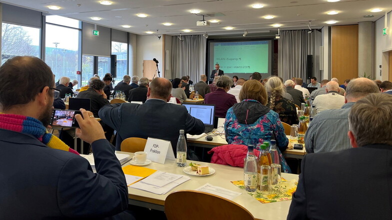 Der Kreistag stimmte im Meißner Berufsschulzentrum über den neuen Kreishaushalt ab.