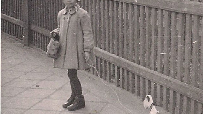 Die kleine Christa-Maria im April 1946 in Dresden. In ihrem Text nennt sie sich „das Kind“. Mit dieser Distanz fiel ihr das Schreiben leichter, sagt die heute 76-Jährige.