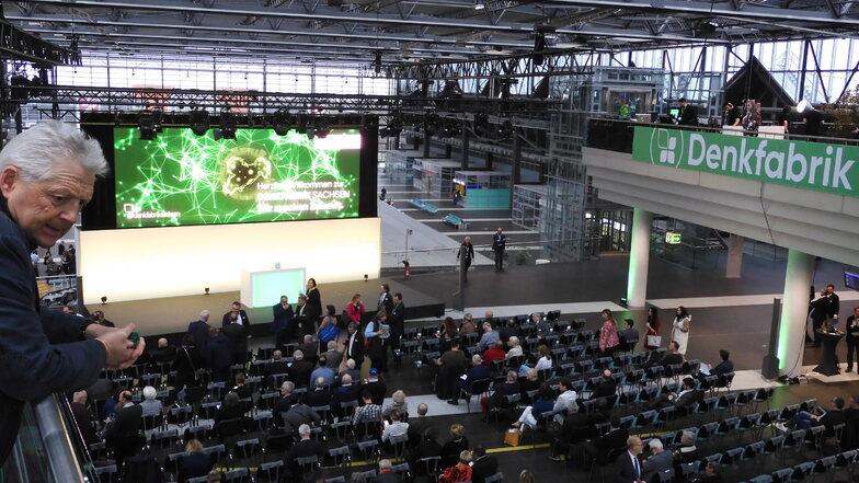 Tagung im Dresdner Flughafen: Sachsens CDU hat zur "Denkfabrik" zu Themen wie Energiewende und Arbeitswelt eingeladen.