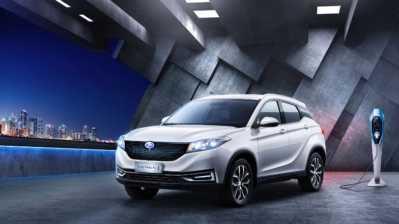 Das chinesische Elektroauto punktet mit Komfort und Sicherheit und weist eine Länge von 4,39 Metern auf. 18-Zoll-Leichtmetallfelgen und edle Lackierungen in Weiß, Grau, Blau und Rot verleihen dem Seres 3 eine hochwertige Optik.