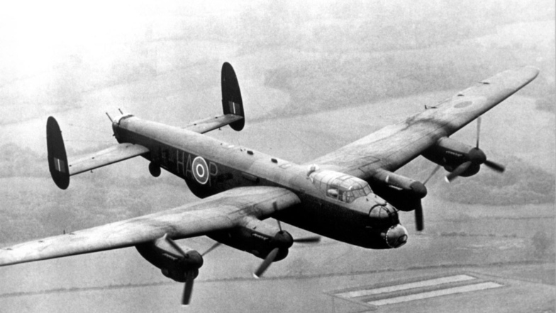 805 britische Bomber vom Typ Avro 683 Lancaster flogen die Nachtangriffe am 13. und 14. Februar 1945 auf Dresden.