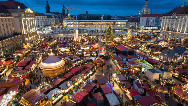 Blick auf den 585. Dresdner Striezelmarkt