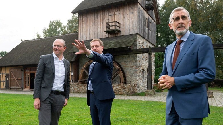 Als Tagungsort haben sich Ministerpräsident Michael Kretschmer und seine Mannschaft einen sagenumwobenen Ort ausgesucht: Die Krabat-Mühle in Schwarzkollm.