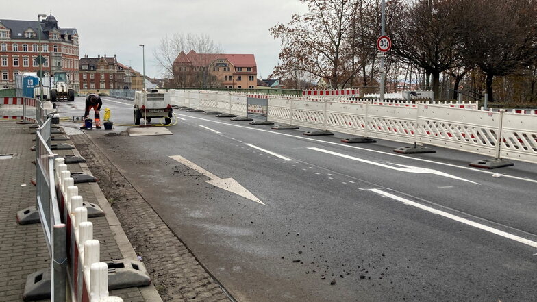 Letzte Arbeiten an der Brücke Weißenberger Straße in Löbau. Seit Mitte Mai wurde hier gebaut.
