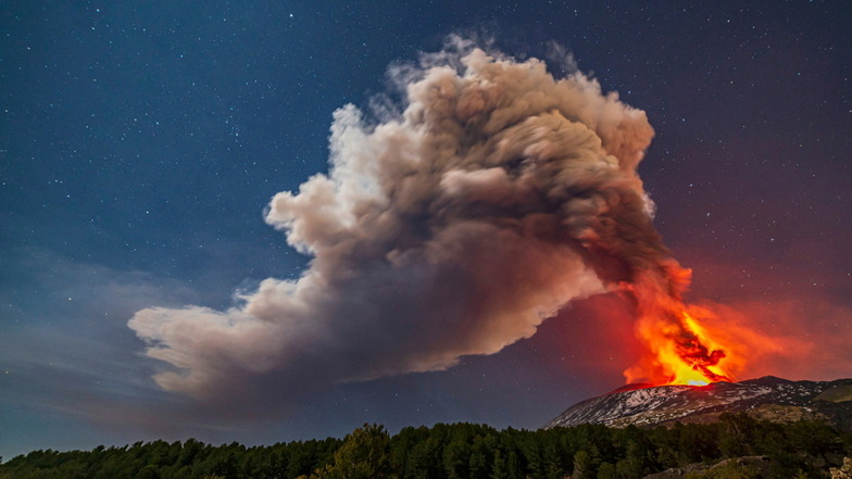 Vulkan Ätna spuckt erneut Lava und Asche