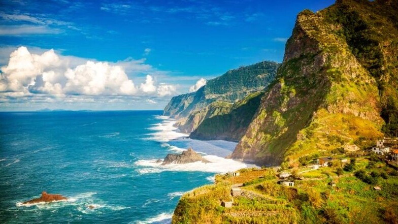 Traumhafte Aussichten genießen, den Alltag vergessen und endlich mal raus - Meissen-Tourist bietet auch innereuropäische Flugreisen an. Wie wärs mit Madeira?