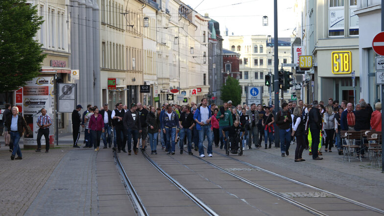 Laut Polizei trafen sich am Montag etwa 100 Teilnehmer in der Görlitzer Innenstadt zu einem weiteren "Spaziergang".