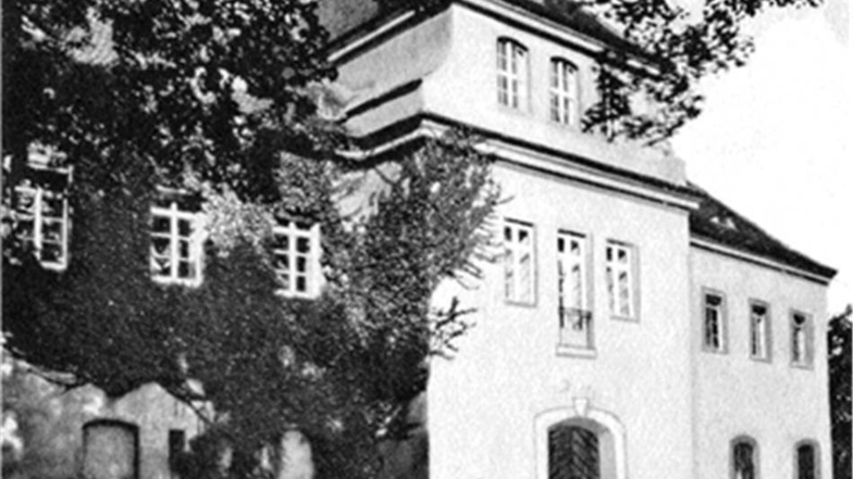 Schloss Frauenhain ging auf eine Wasserburg aus dem 12. Jahrhundert zurück. Es wurde 1946 abgebrochen.