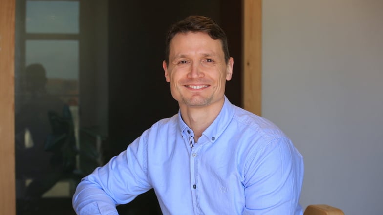 Unternehmer Tobias Jantsch (38) tritt als parteiloser Einzelbewerber im Landkreis Bautzen an.