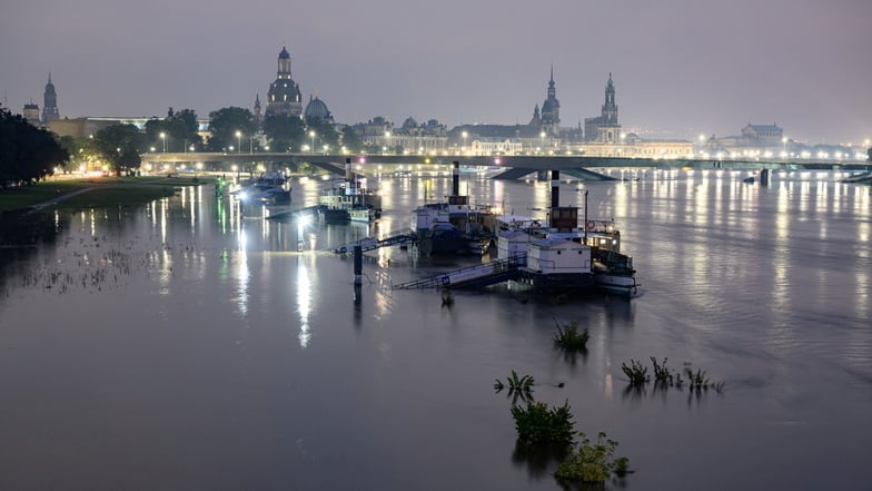 Die Elbe steigt langsamer: Am Dienstagmorgen gilt in Dresden Hochwasser-Warnstufe 2.