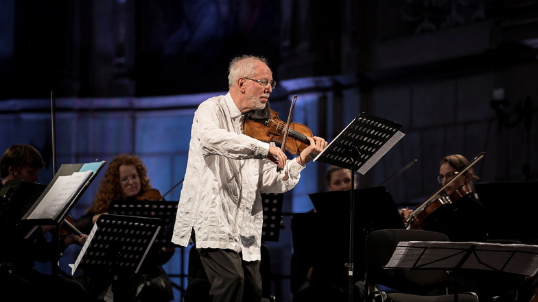 Gideo Kremer (Violine) und die Kremerata Baltica beim Konzert in der Dorfkirche Cunewalde.
