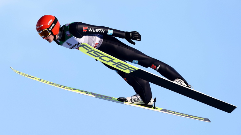 Mit einem soliden ersten Sprung hat sich der Sachse Richard Freitag beim Neujahrsspringen in Garmisch-Partenkirchen die ersten Weltcup-Punkte dieser Saison geholt.