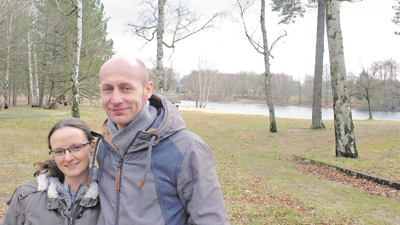 Jessica Mickolay und Conny Stark aus Cottbus sind seit Unterzeichnung des Erbbaupachtvertrages die Campingplatz-Betreiber am Badesee Kromlau.