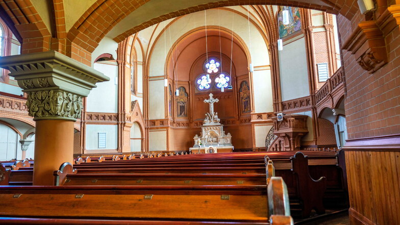 Die evangelische Trinitatiskirche ist das Wahrzeichen der Stadt - und das mit Abstand größte Gotteshaus der Region. Dort findet am Sonnabend eine katholische Messe statt.