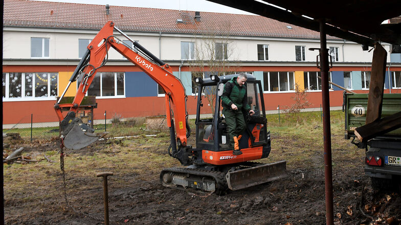 Im Vorjahr ersteigerte die Gemeinde Rietschen das Gelände neben der Hans-Fallada-Schule. Das ist inzwischen auch beräumt.