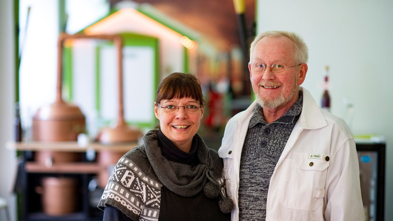 Sabine und Uwe Krause haben vor Jahren in einem Gründerzeithaus ihre kleine Brauerei eröffnet. Die soll bestehen bleiben, auch wenn das Ehepaar sich zurückzieht.