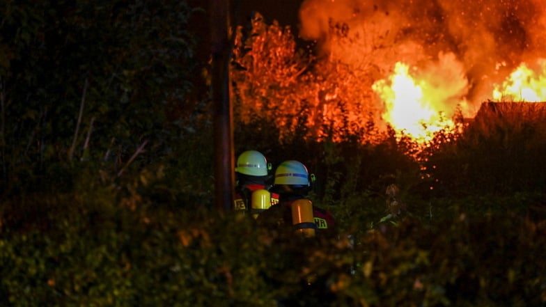 Das Feuer in der Löbauer Gartensparte war von Weitem zu sehen.