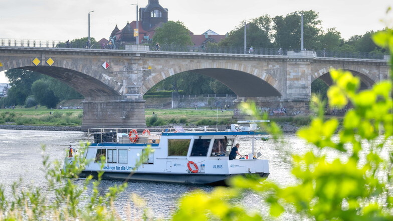 Wissenschaftler verfolgen Schadstoff-Spuren in der Elbe