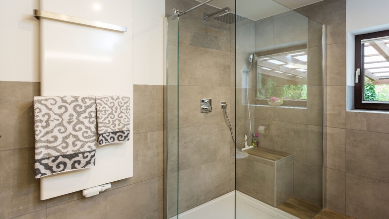 Mehr Wohlfühlflair fürs Bad: Viele Aufgaben bei der Modernisierung können Heimwerker selbst erledigen.