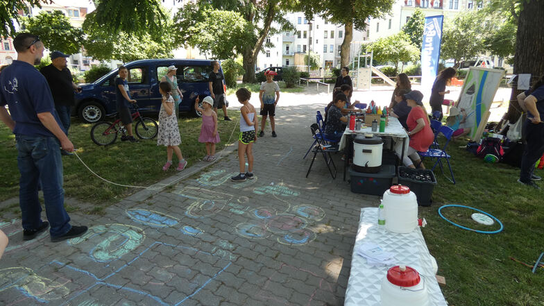 Projekt „Spiel dich schlau“ - das Spiel-Mobil der Hafenstraße ist auf Meißener Spielplätzen unterwegs.