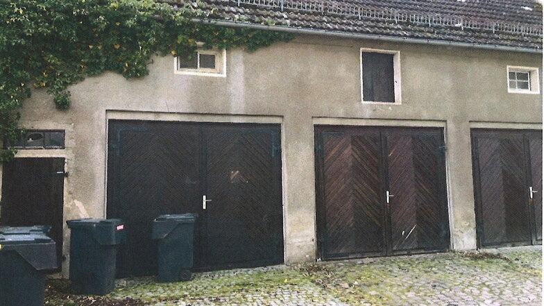 Hier in diesen Garagen am Alten Schloss Zabeltitz sollen die barrierefreien Toiletten eingebaut werden.
