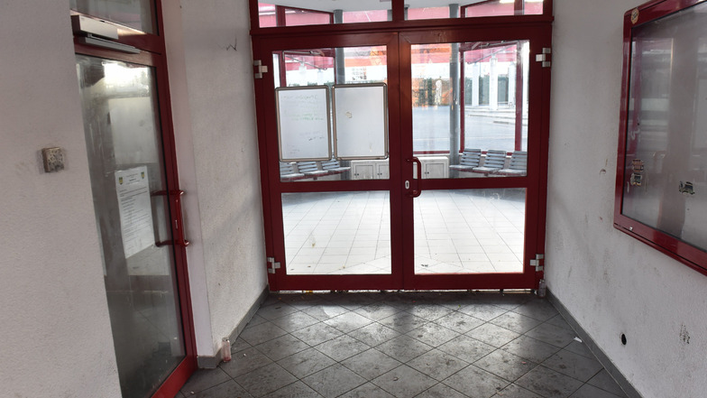 Am Busbahnhof Dippoldiswalde sind sowohl der Warteraum als auch die öffentliche Toilette geschlossen - wegen Vandalismus. Das Problem gibt es nicht nur hier.