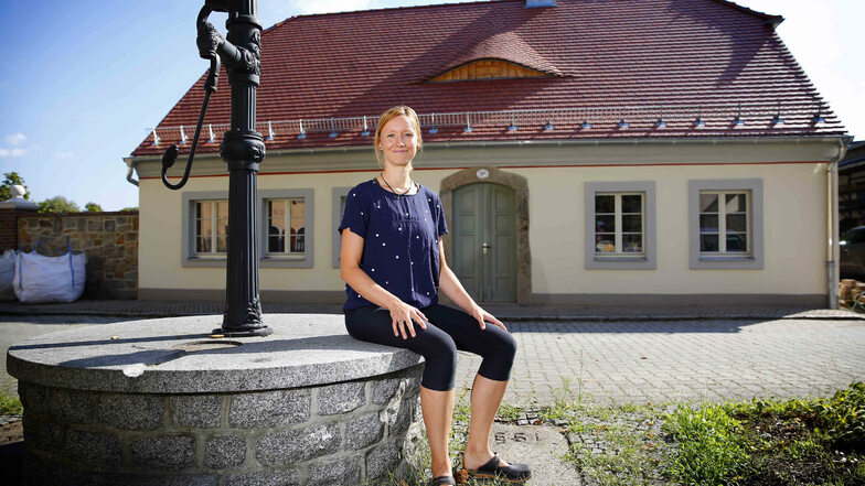 Osteopathin Katja Birnstein ist stolz auf ihre neue Praxis, die sie im ältesten Haus von Königsbrück am Montag eröffnet.