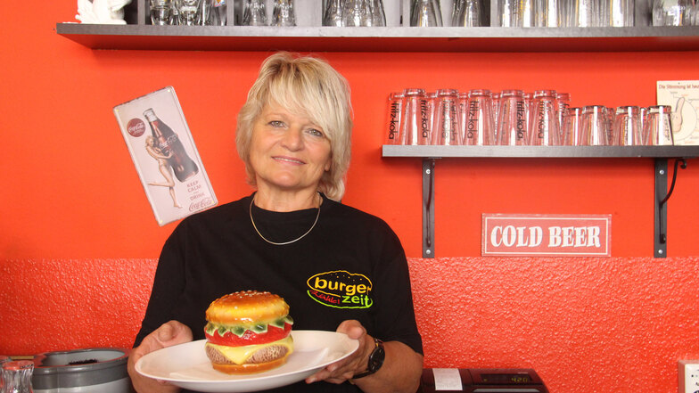 Maren Herzog betreibt das Bistro „Auszeit“ seit fast acht Jahren. Ab nächster Woche gibt es nachmittags Burger.