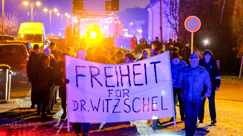 Mahnwache für Moritzburger Ärztin wird zur Wahlkampfveranstaltung der Freien Sachsen