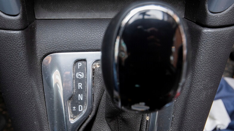 Autofahrer in Deutschland sind immer öfter in einem Wagen mit Automatikgetriebe unterwegs.