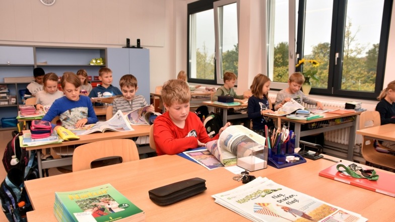 Gleich nach dem Verteilen der Kinderzeitung Kruschel ging gestern bei der Klasse 4c der Grundschule an der Elster in Hoyerswerda das große Lesen los.