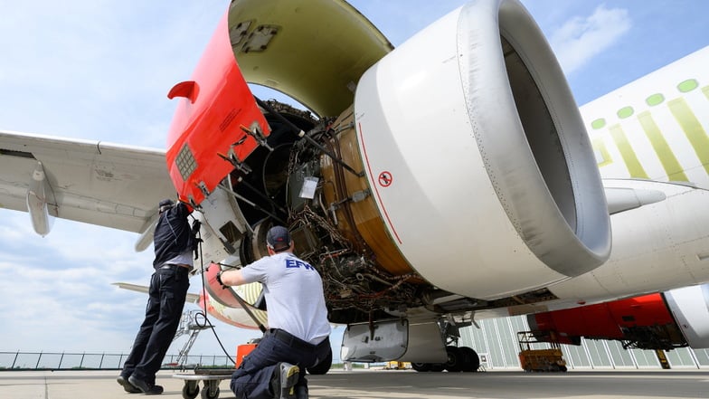 Die Umrüstung zu Frachtflugzeugen - hier ein Airbus A330 - ist der größte Wachstumstreiber der Elbe Flugzeugwerke. Nun kommt mit der Prüfung von Fliegern aller Art auf Flugtauglichkeit ein weiteres Standbein hinzu.