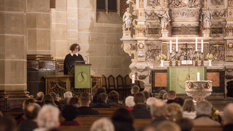 Frieden ist Arbeit, sagte Superintendentin Brigitte Lammert am Freitagabend in der Pirnaer Marienkirche.