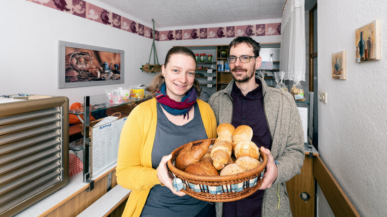 Familie Pfitzner aus Helmsdorf ist Eigentümer des Hauses, in dem schon immer eine Bäckerei und zuletzte ein Laden war.